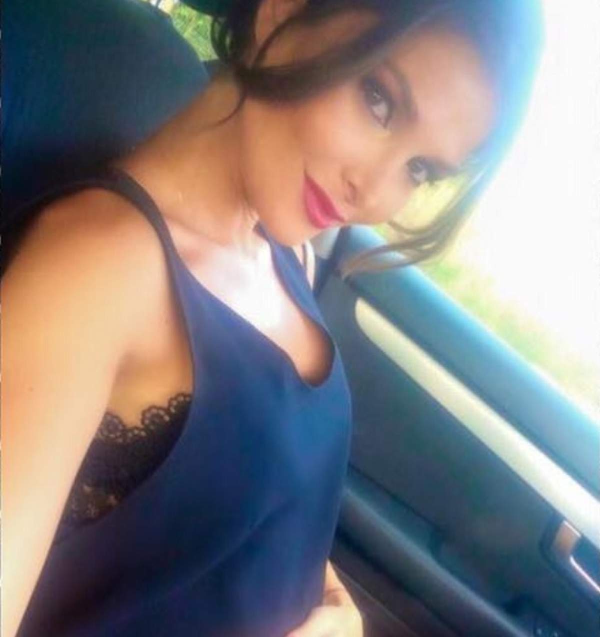 Alina Puşcaş, gravidă şi sexy! Vedeta s-a pozat cu un decolteu generos alături un tânăr chipeş