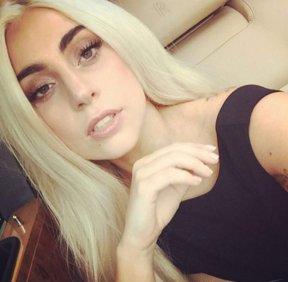 Lady Gaga, cu sau fără machiaj? Vouă cum vi se pare mai frumoasă?