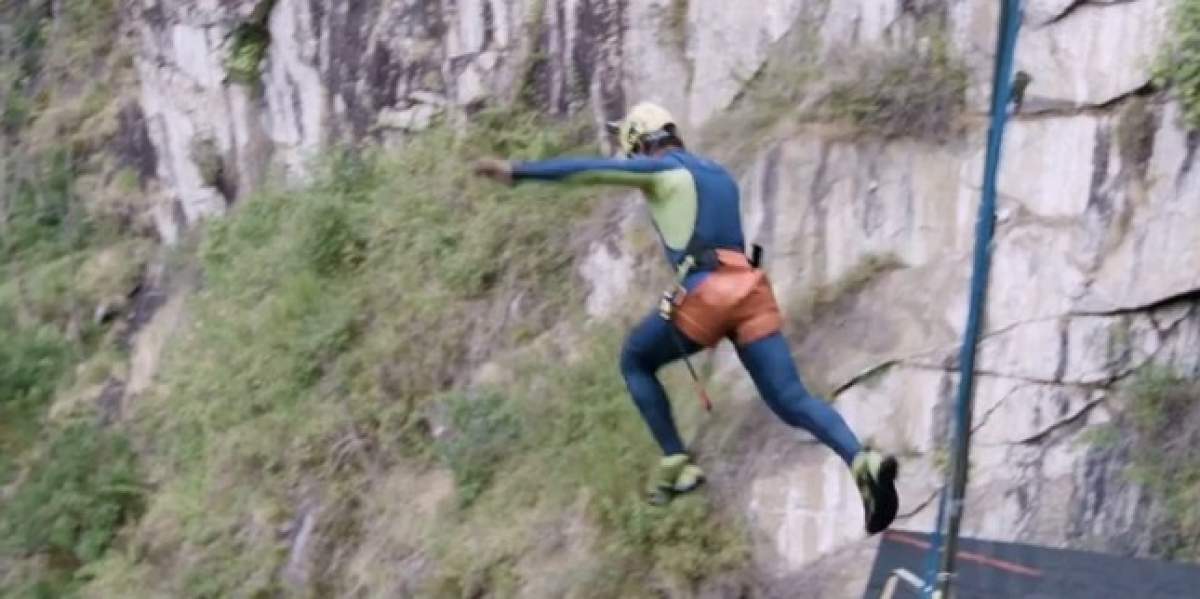 VIDEO / Cel mai mare "splash"! Un elveţian a bătut recordul mondial la sărituri în apă! Nu ai să crezi de la ce înalţime a sărit