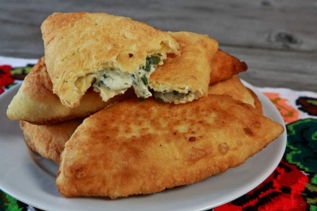 REŢETA ZILEI - VINERI: Plăcintă cu brânză de oaie şi verdeaţă