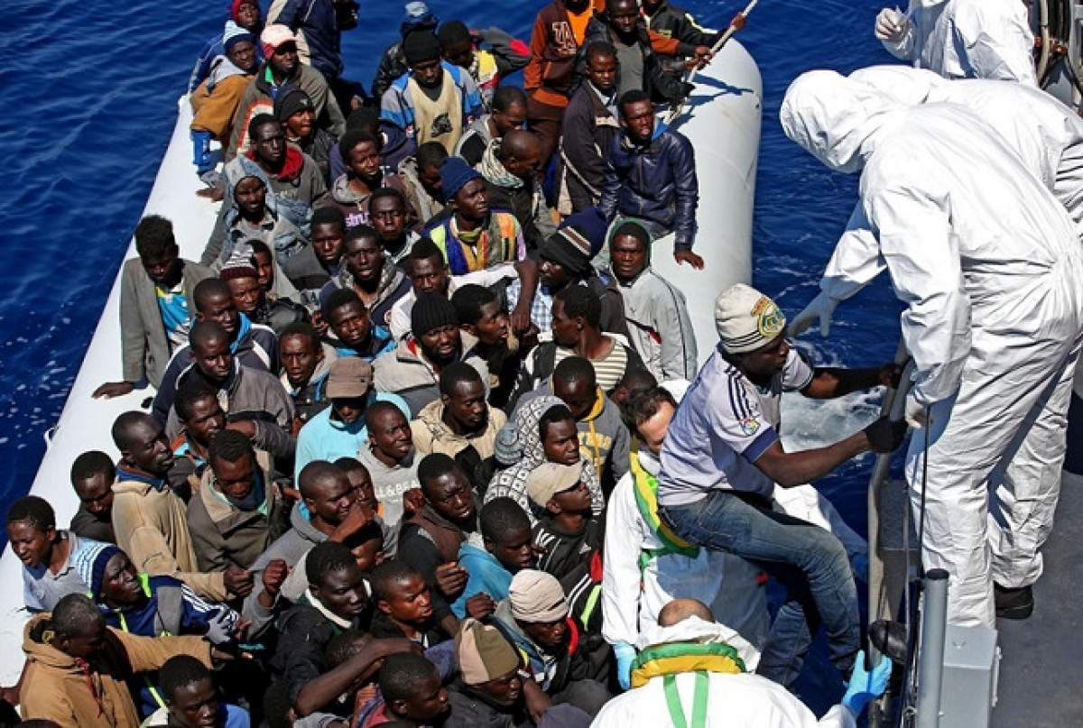 Situaţie fără precedent în sudul Italiei! Autorităţile nu mai au unde să-i îngroape pe imigranţii înecaţi în Marea Mediterană!