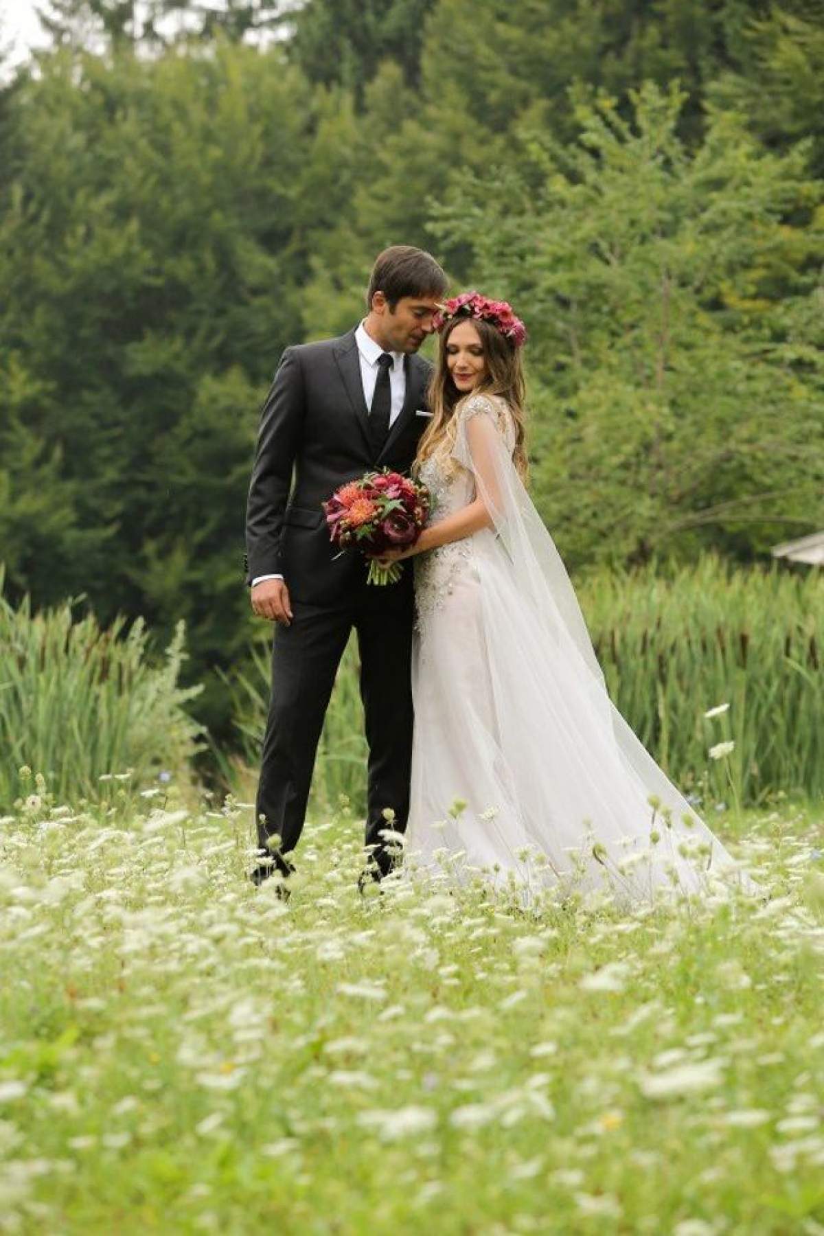 Adela Popescu şi Radu Vâlcan s-au căsătorit! Primele imagini de la nuntă