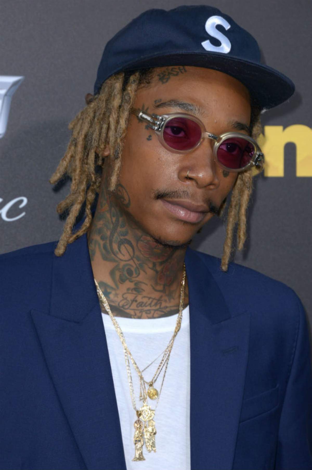 VIDEO / Rapperul Wiz Khalifa a fost încătușat pe aeroportul din Los Angeles