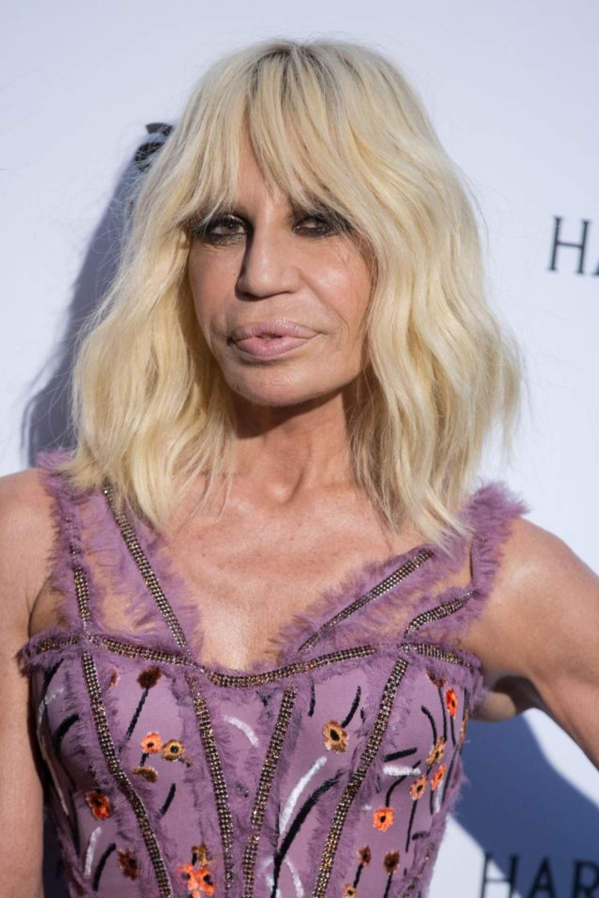 E slabă moartă şi fuge de paparazii! Uite cum arată fata celebrei Donatella Versace