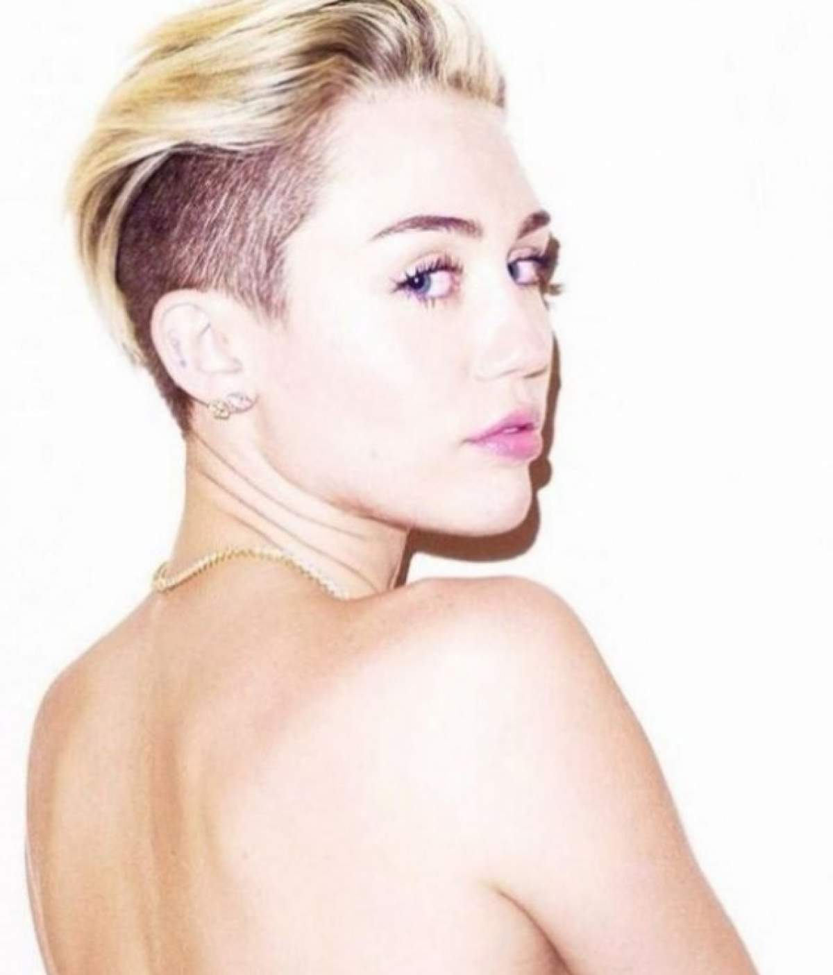 VIDEO / Miley Cyrus a trăit cea mai tristă experienţă din viaţa ei în direct la TV! În ce situaţie jenantă a fost pusă artista!