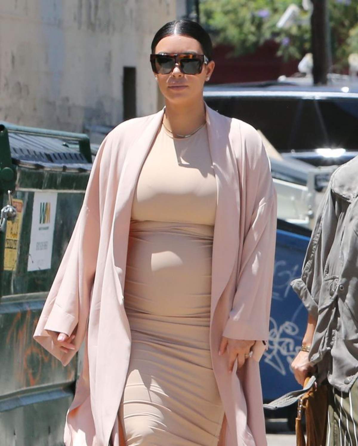 Kim Kardashian, topless în luna a şasea de sarcină! Cum arată acum bustul soţiei lui Kanye West