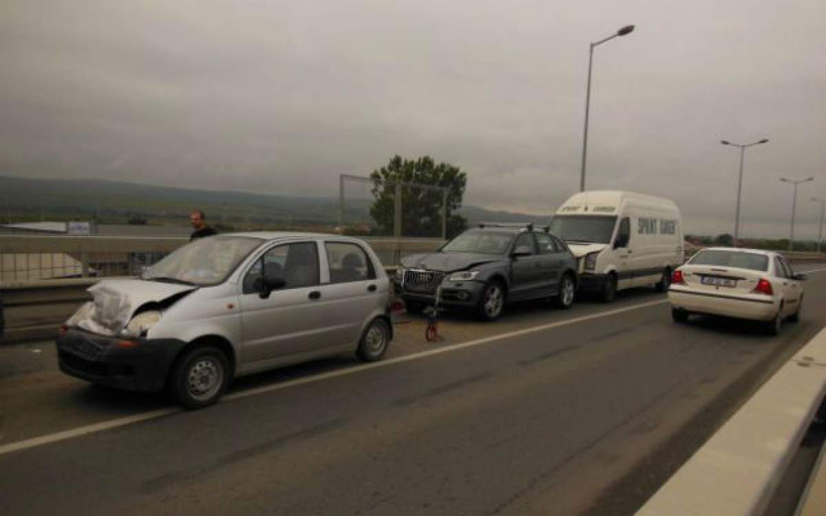 Accident în lanţ, pe DN1, în Braşov! Cinci oameni fost răniţi, după ce şase maşini s-au ciocnit