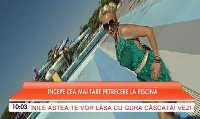 Imagini de senzaţie cu Rocsana Marcu la piscină, în timpul emisiunii "Star Matinal". Fără sutien, a intrat în apă, iar ce a lăsat la vedere E HOT, HOT, HOT