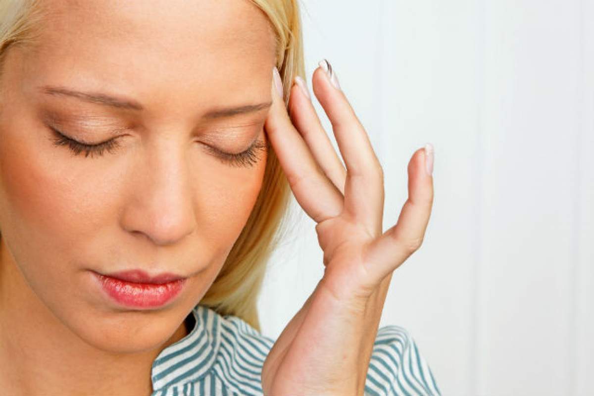 Te supără frecvent durerile de cap? Renunţă la medicamente şi masează-ţi degetele, iar efectele te vor uimi