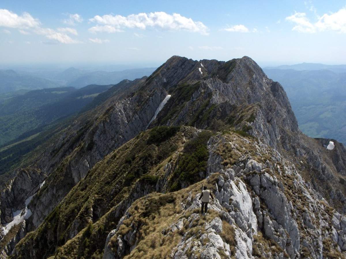 Accident tragic în Munţii Piatra Craiului! Ce a păţit un turist în timp ce făcea fotografii