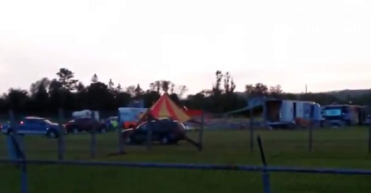 VIDEO / Un cort de circ s-a prăbuşit în timpul unui spectacol! 100 de persoane au fost implicate