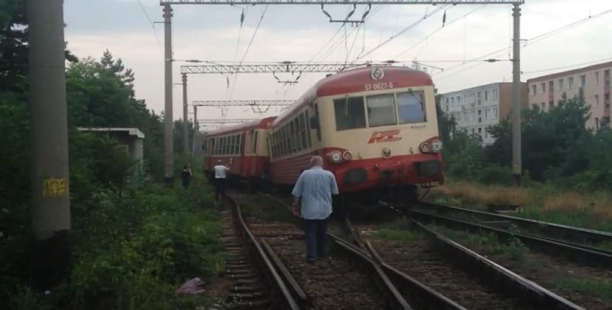 VIDEO / Circulaţia feroviară, întreruptă între Braşov şi Sibiu, după ce un tren a deraiat