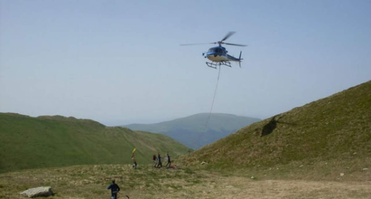 Un avion prăbuşit între Argeş şi Braşov este de negăsit! Salvamontiştii şi jandarmii îl caută de ore bune