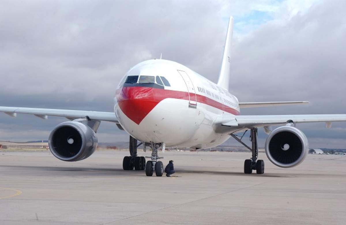 Un avion a luat foc pe un aeroport din Statele Unite! Avea la bord 50 de pasageri