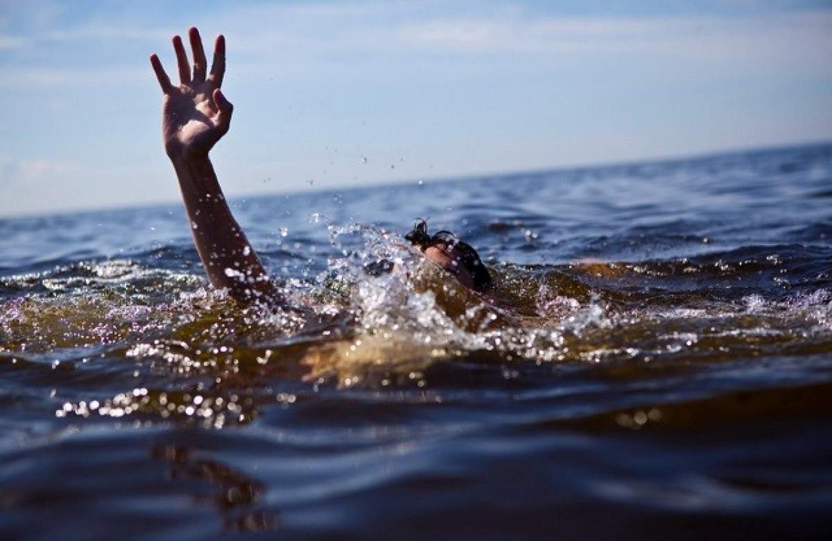 TRAGEDIE la Costineşti! Un tânăr este dat dispărut după ce nu a mai ieşit din mare