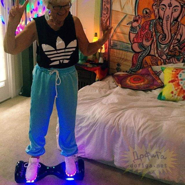 FOTO ULUITOR / Cea mai trăsnită BUNICUŢĂ din lume. Delia ar fi invidioasă dacă ar vedea-o