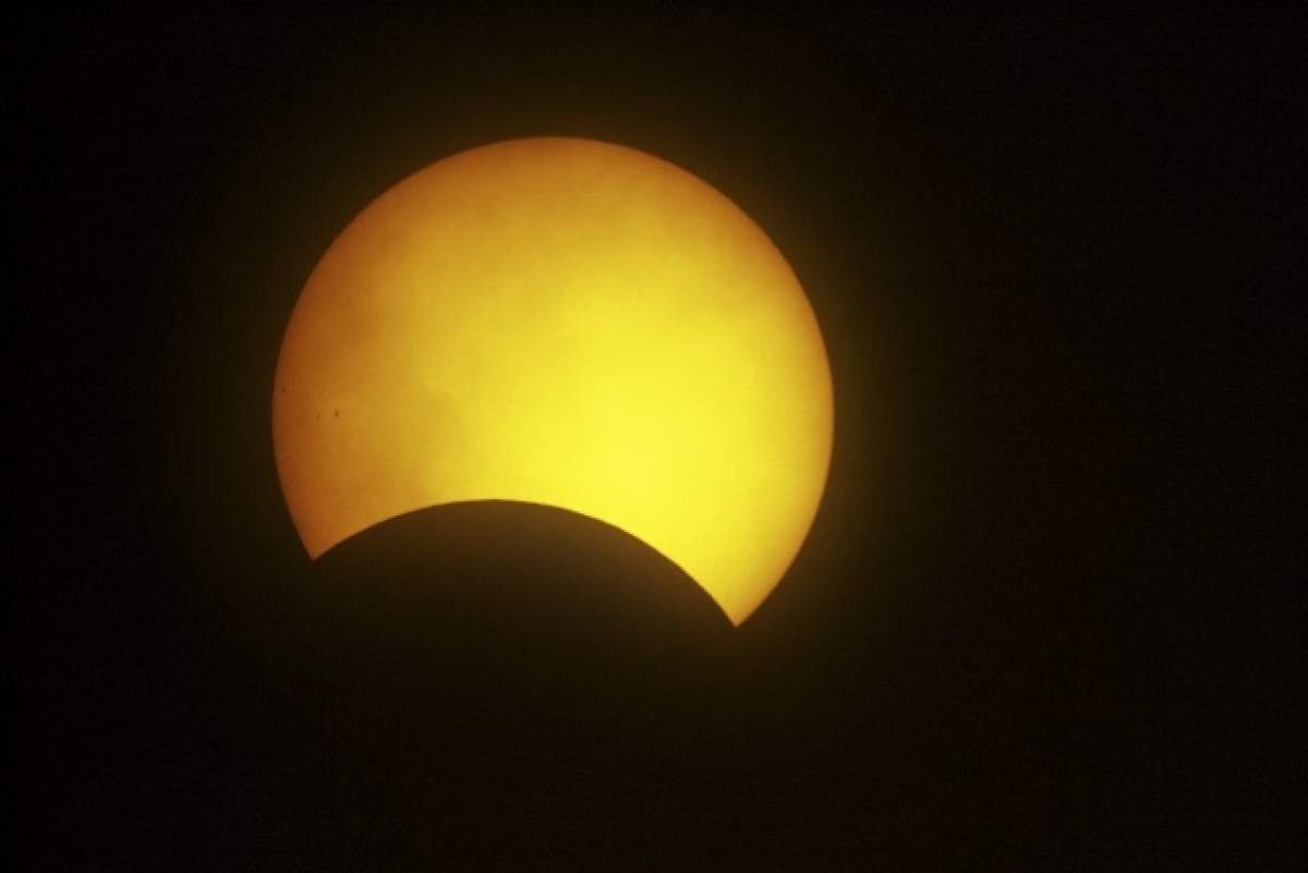 Cum ne afectează ECLIPSA parţială de SOARE şi ce dezastre prevesteşte