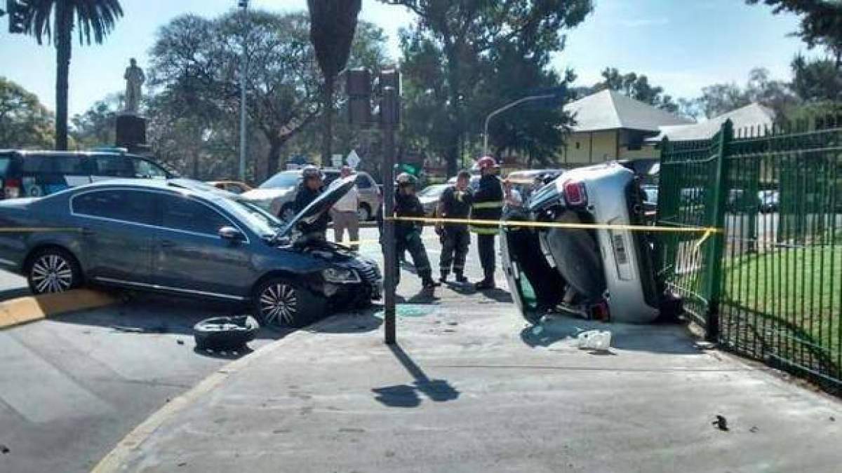 ACCIDENT TERIBIL. Un fotbalist URIAŞ a văzut moartea cu ochii. Maşina sa a fost făcută PRAF, iar soţia a fost INTERNATĂ. Un minor român a provocat dezastrul