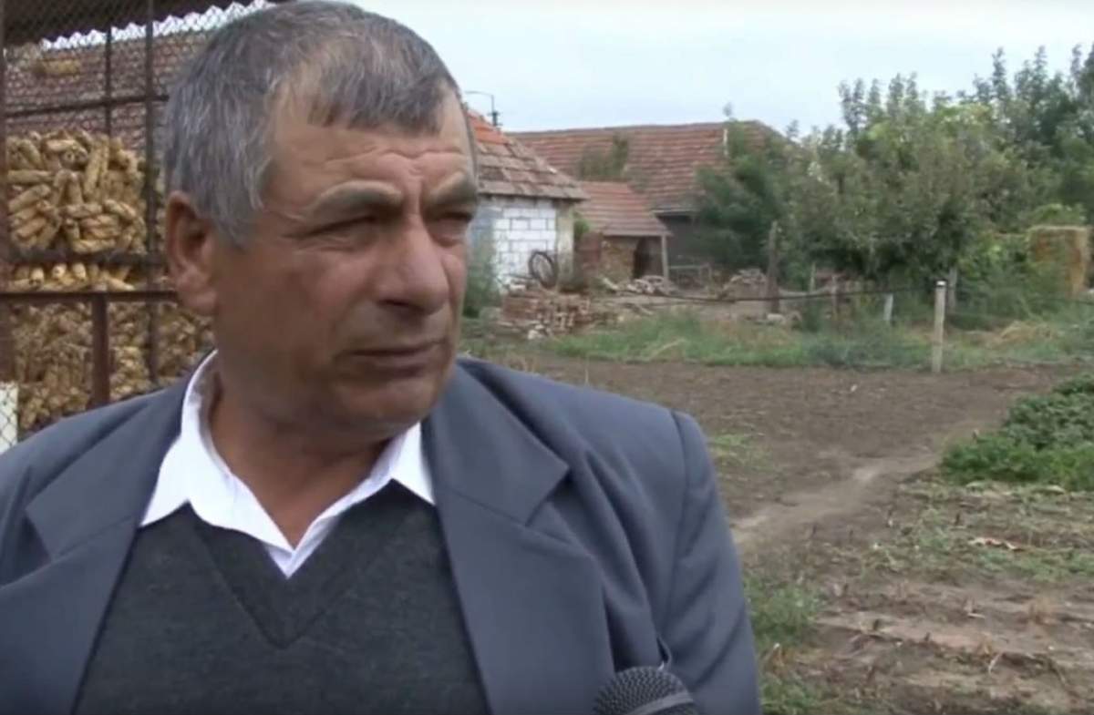 VIDEO / Ţăranii din Timiş sunt DISPERAŢI. Nu vor tabere de refugiaţi în localitatea lor: "Vin să ne strângă de gât! Stăm cu furca lângă pat!"