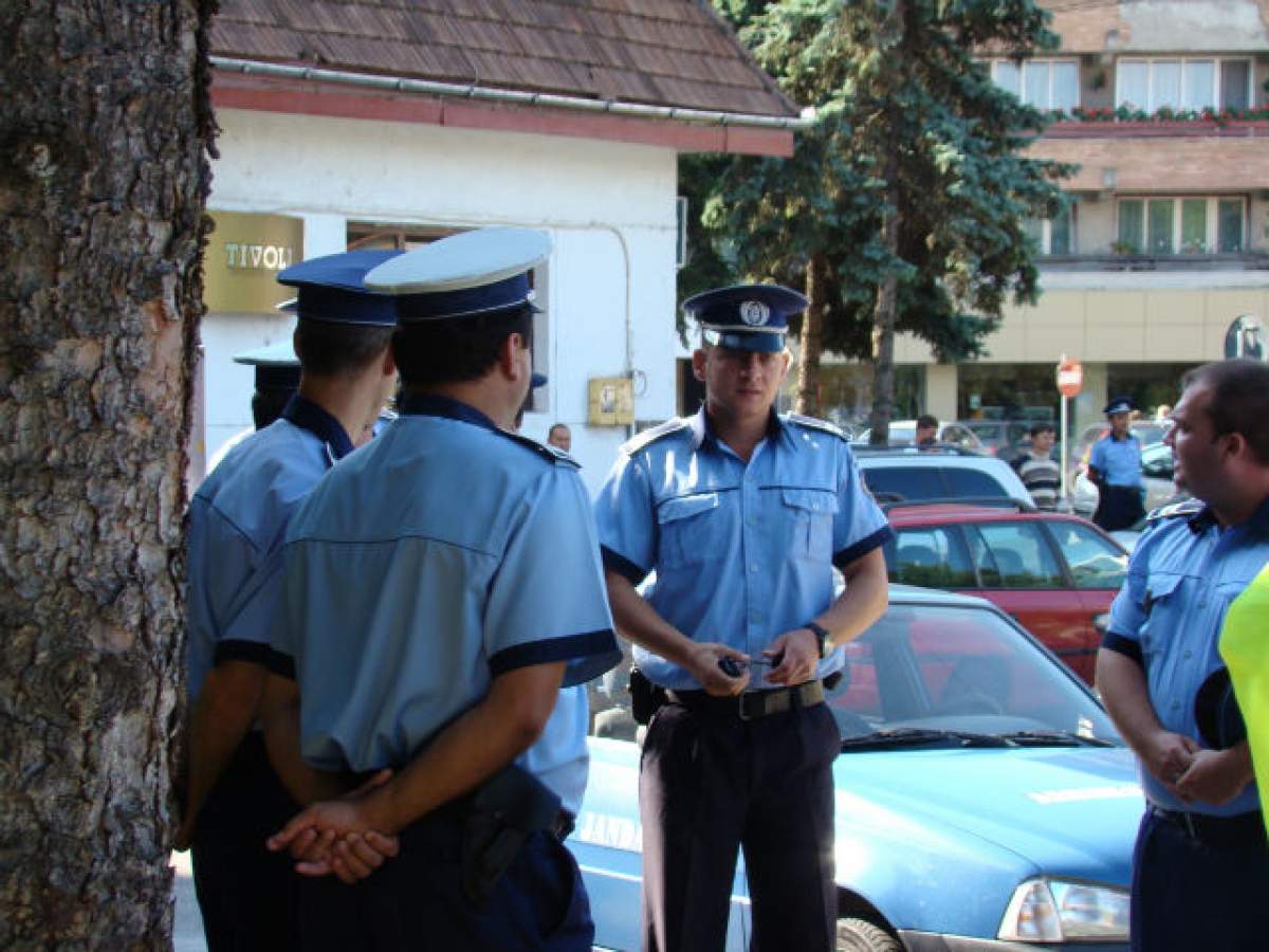 Poliţistii, în scene de film de comedie! Cum le-a scăpat un hoţ printre degete la propriu?