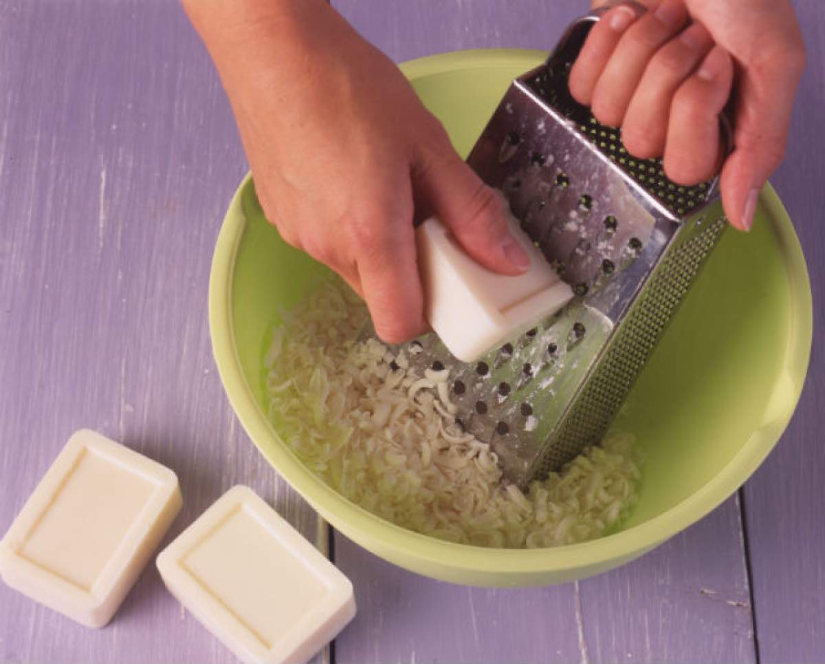 Cum să îţi faci acasă un săpun natural? Hidratează perfect pielea uscată