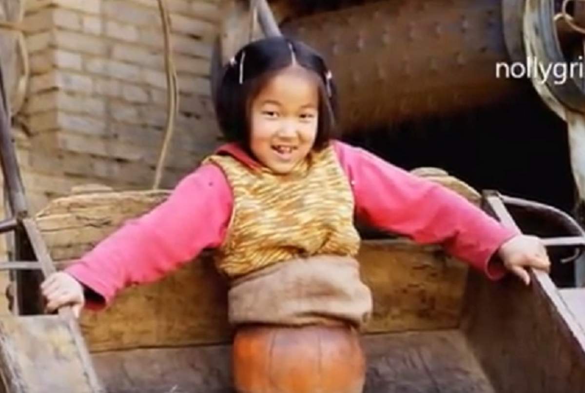 VIDEO / Asta da lectie de viaţă! Fetiţa "minge de baschet" a ajuns campioană la înot