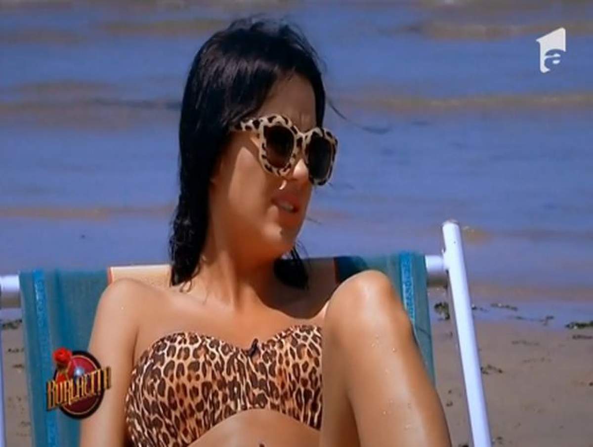 VIDEO / Imagini HOT la "Burlăciţa"! Un concurent a "pipăit-o" pe Daniela Crudu la plajă