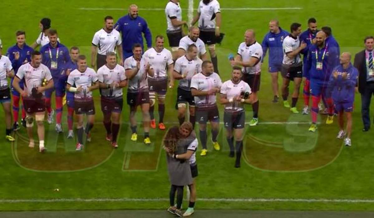 VIDEO / Gestul emoţionant al rugbistului Florin Surugiu! Şi-a cerut iubita în căsătorie pe Wembley, în faţa a zeci de mii de oameni