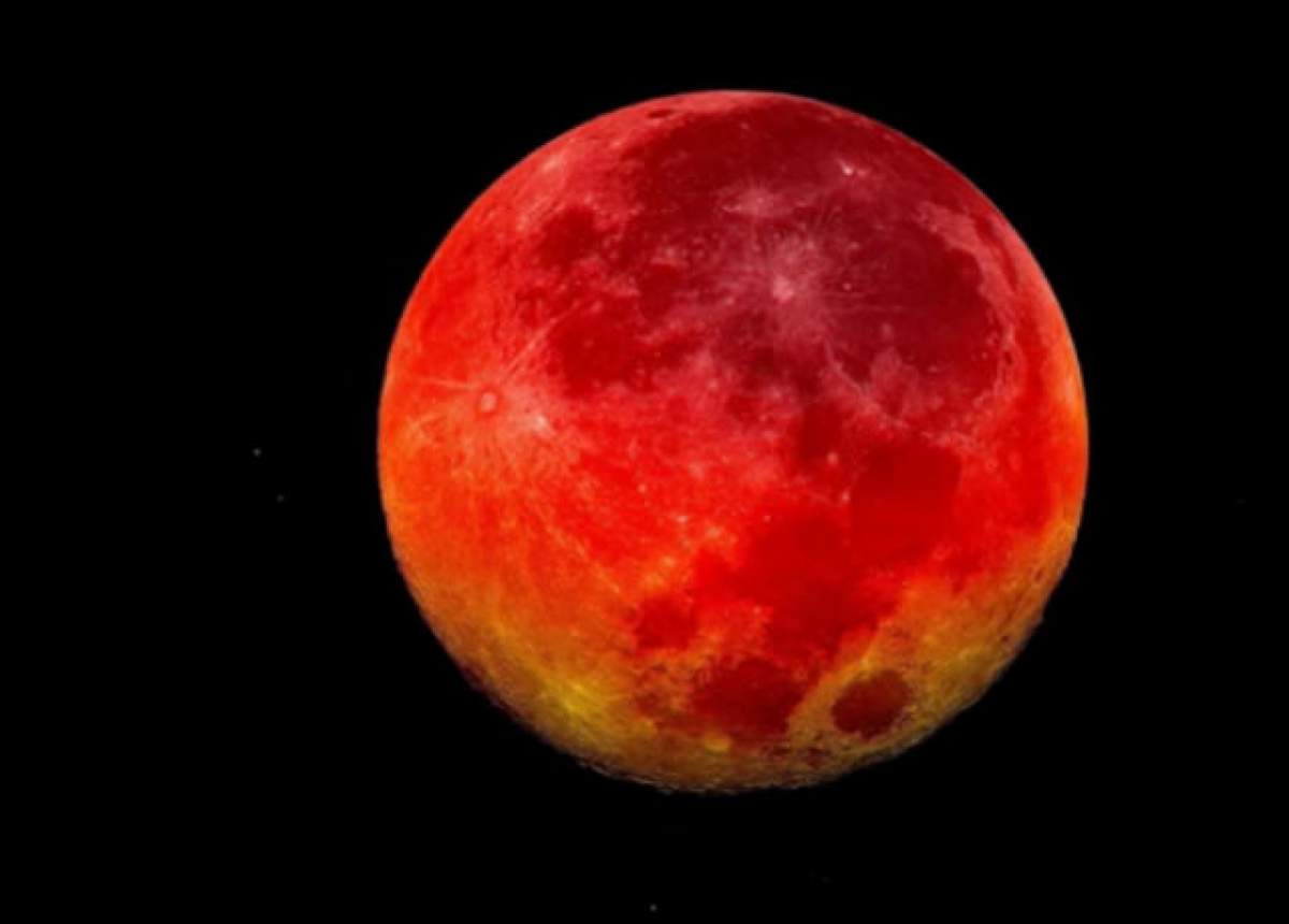 VIDEO / Super Luna şi eclipsa de Lună, simultan, după mai mult de 30 ani! Ce s-a văzut pe cer