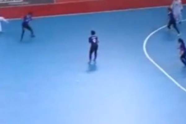 VIDEO / Uitaţi de Messi şi de tiki-taka!  Acesta este cel mai frumos gol al anului! Dacă ar fi prinse, aceste femei ar fi bătute cu BICIUL!