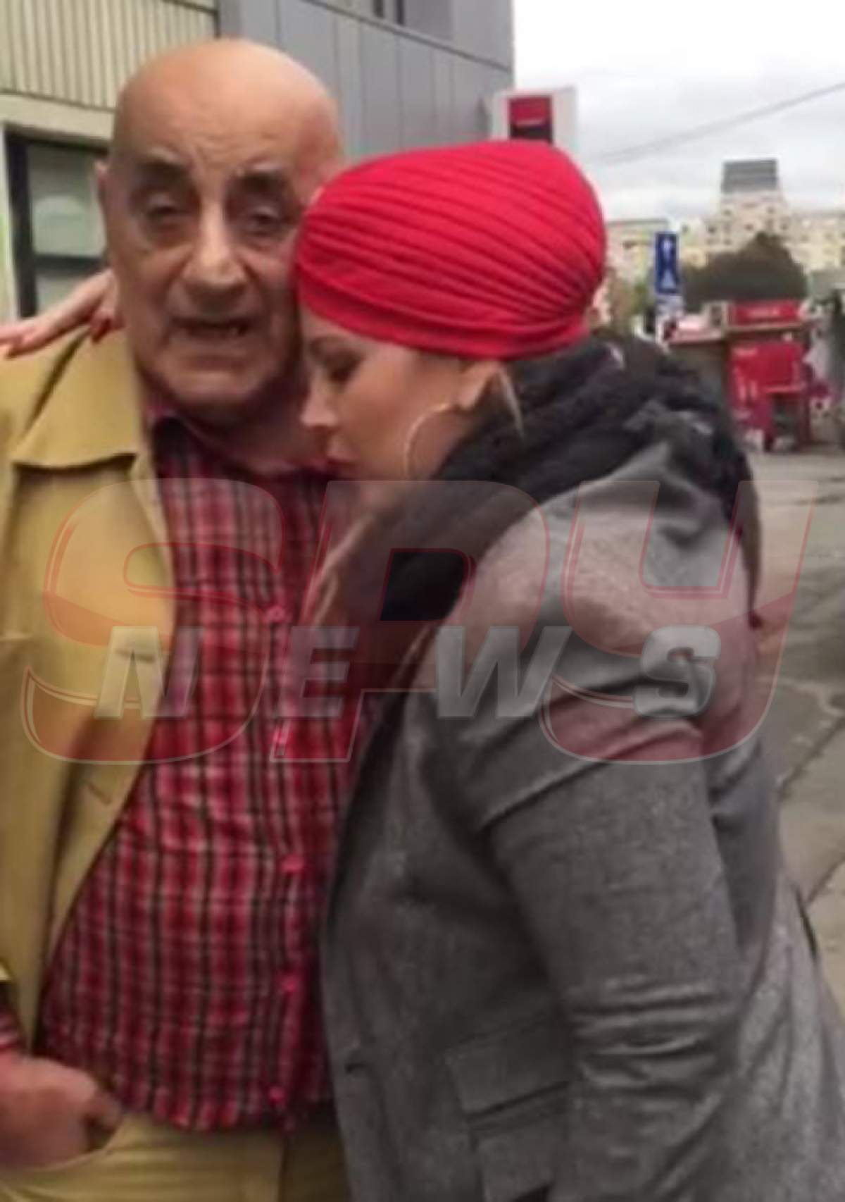VIDEO / Soţii Lis, apariţie ŞOCANTĂ pe străzile Capitalei! Vezi la ce a renunţat Oana pentru a fi alături de soţul ei