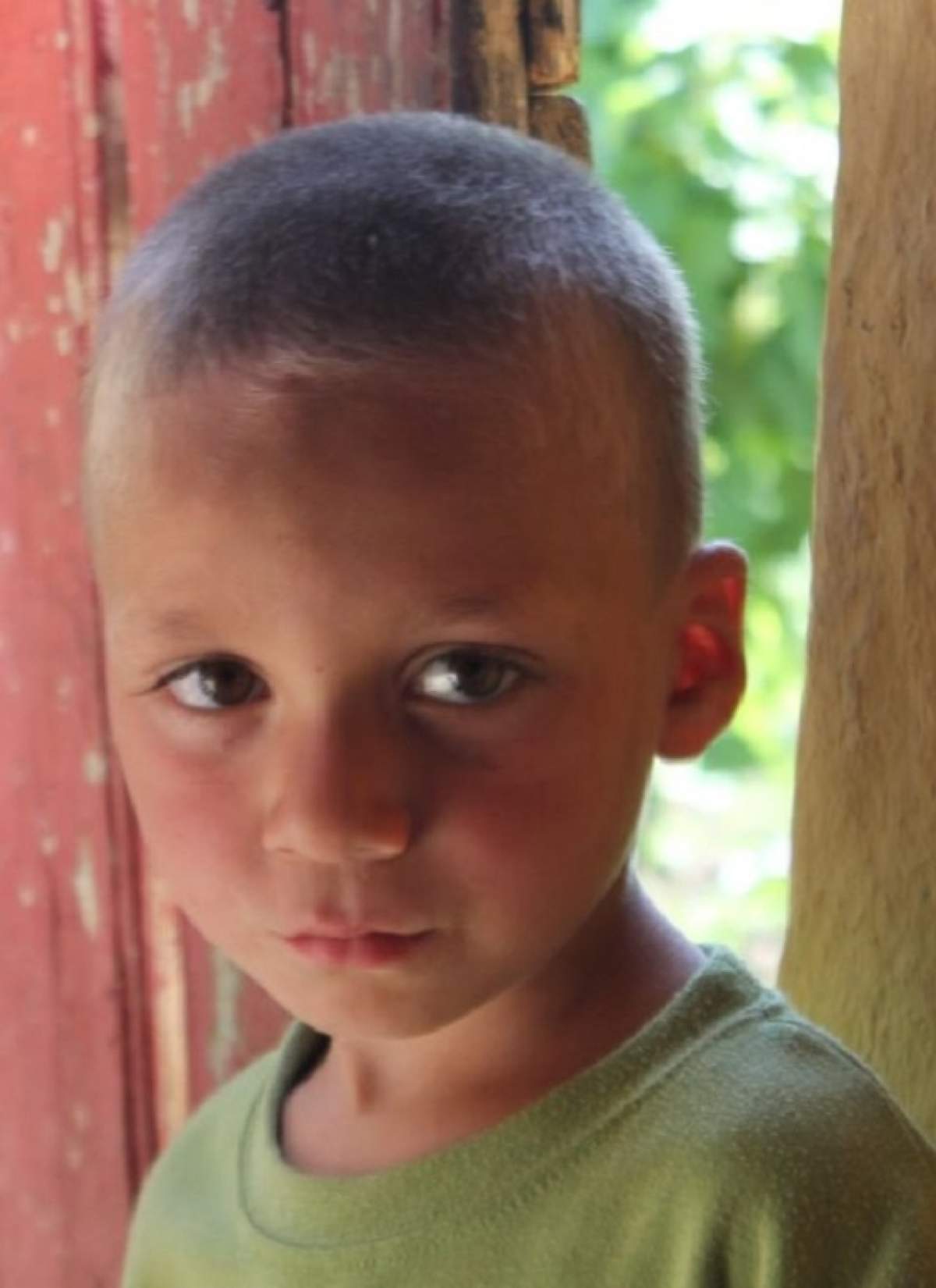 Incredibil!  Copil dat dispărut, găsit mort  şi legat cu sârmă ghimpată!