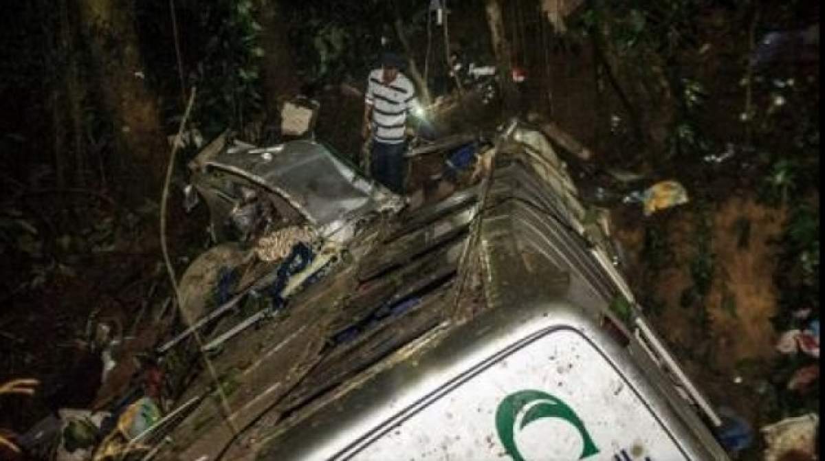 Accident grav de autocar! Cel puţin 15 morţi şi 40 de răniţi