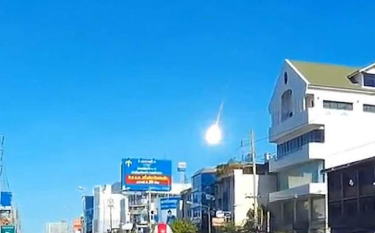 VIDEO / Au rămas fără cuvinte când au văzut ce a apărut pe cer! Apariţia bizară care a pus pe jar autorităţile din Bangkok