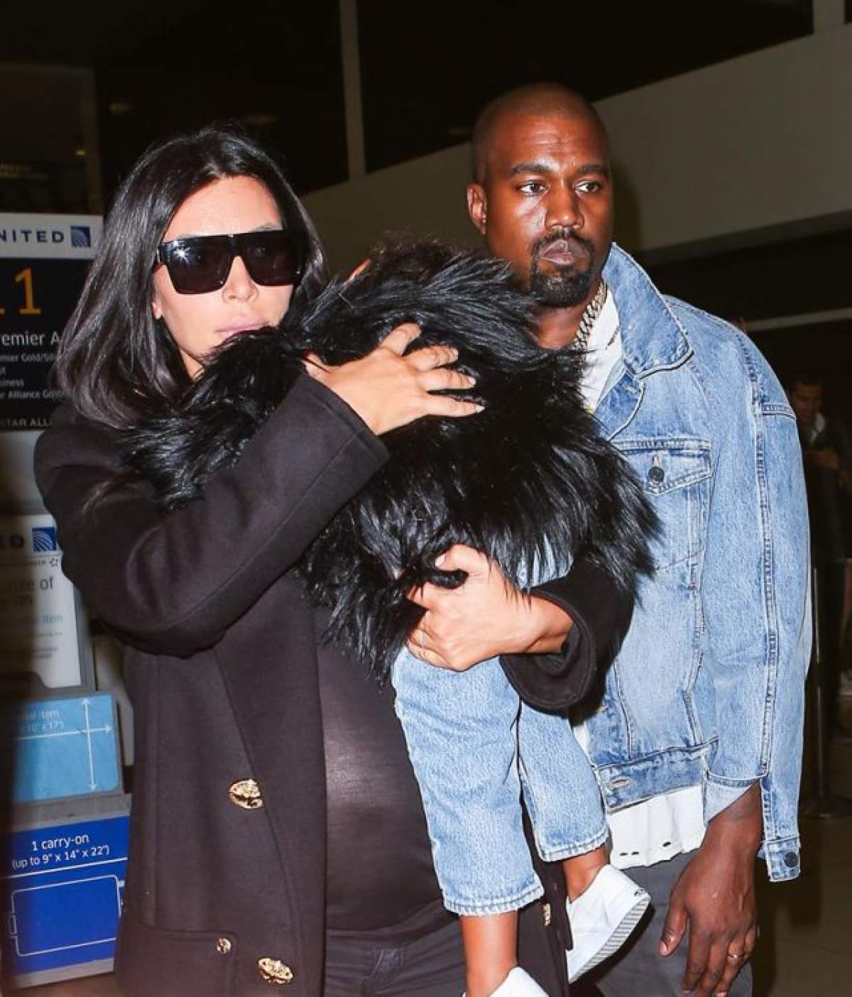 FOTO /  Kim Kardashian, reacţie neaşteptată când a dat ochii cu paparazzii, în toiul nopţii