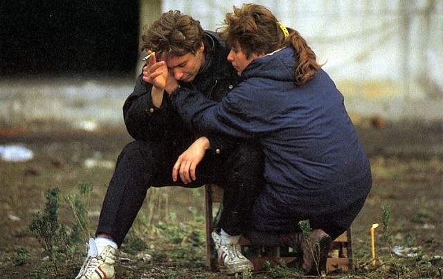 FOTO / România în urmă cu 26 de ani, cu lacrimi în ochi și zâmbete în colțul gurii. Fotografii DE COLECȚIE din 1989