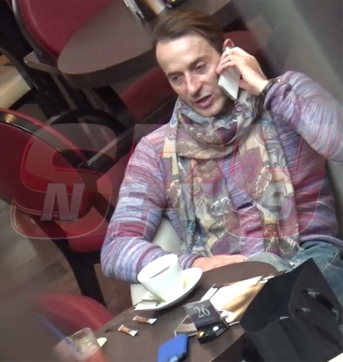 VIDEO / Radu Mazăre nu are liniște nici  la mall! Au sărit femeile pe el și i-au mâncat și... prăjiturica