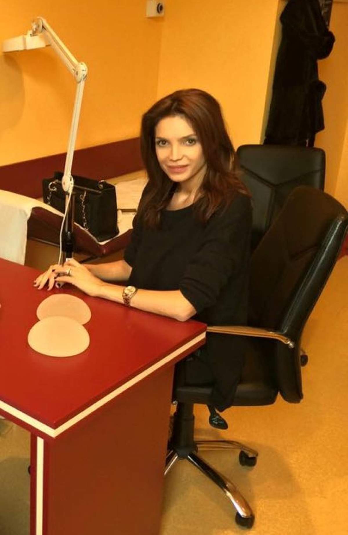 Cristina Spătar se "tunează" din nou. A dat fuga la estetician şi noi avem dovada