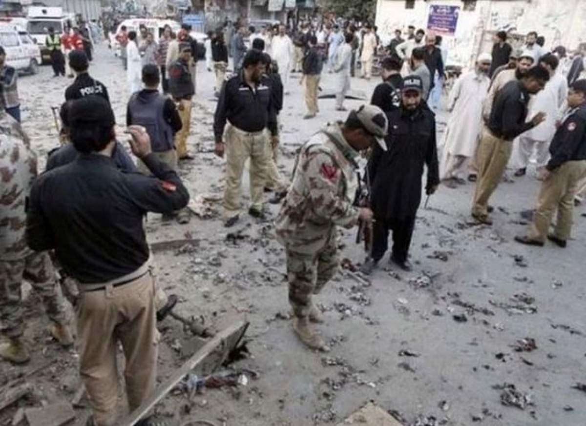 VIDEO / Atac terorist în Pakistan! Cel puţin 15 oameni au murit într-o explozie dintr-un centru de vaccinare anti-poliomielită