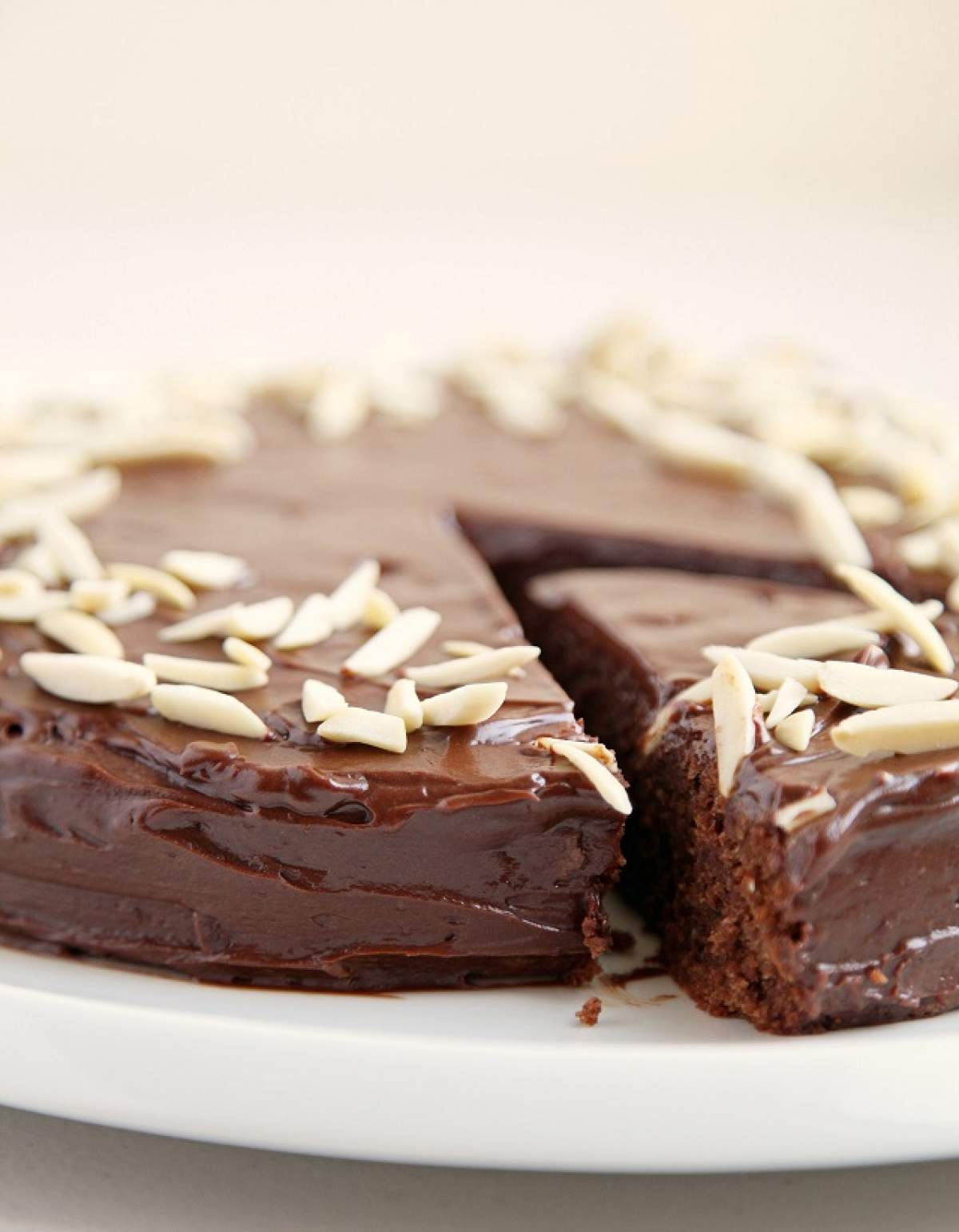 REŢETA ZILEI - MIERCURI: Prăjitura "Regina de ciocolată"! Un desert care te va cuceri iremediabil