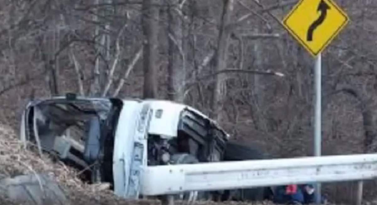 Accident teribil! Cel puţin 14 turişti au murit şi 27 au fost răniţi, după ce autobuzul în care se aflau a ieşit de pe carosabil