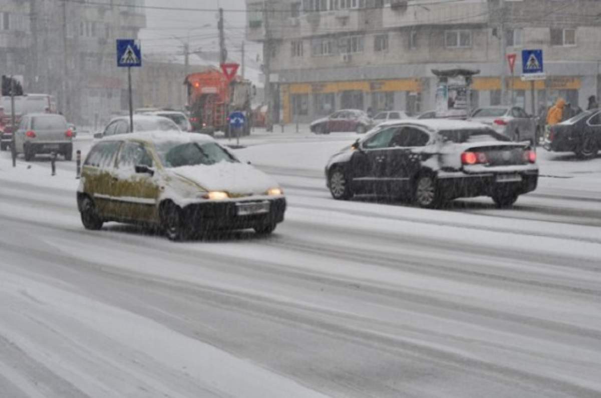 Mașini avariate și copaci căzuți. Prima zi de cod portocaliu vine cu mari probleme