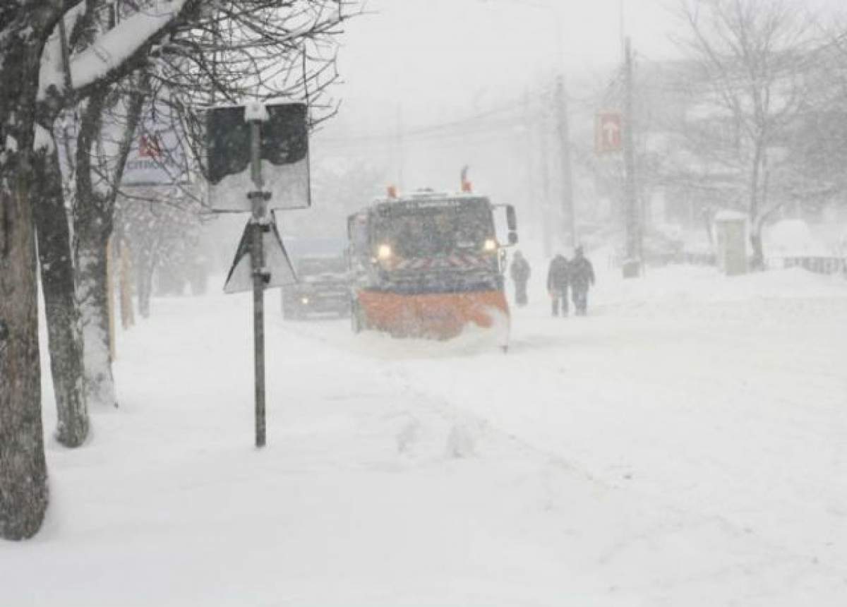 Iarnă 2016. Atenţie, şoferi! Se circulă greu în ţară! Ce drumuri rămân închise din cauza ninsorilor