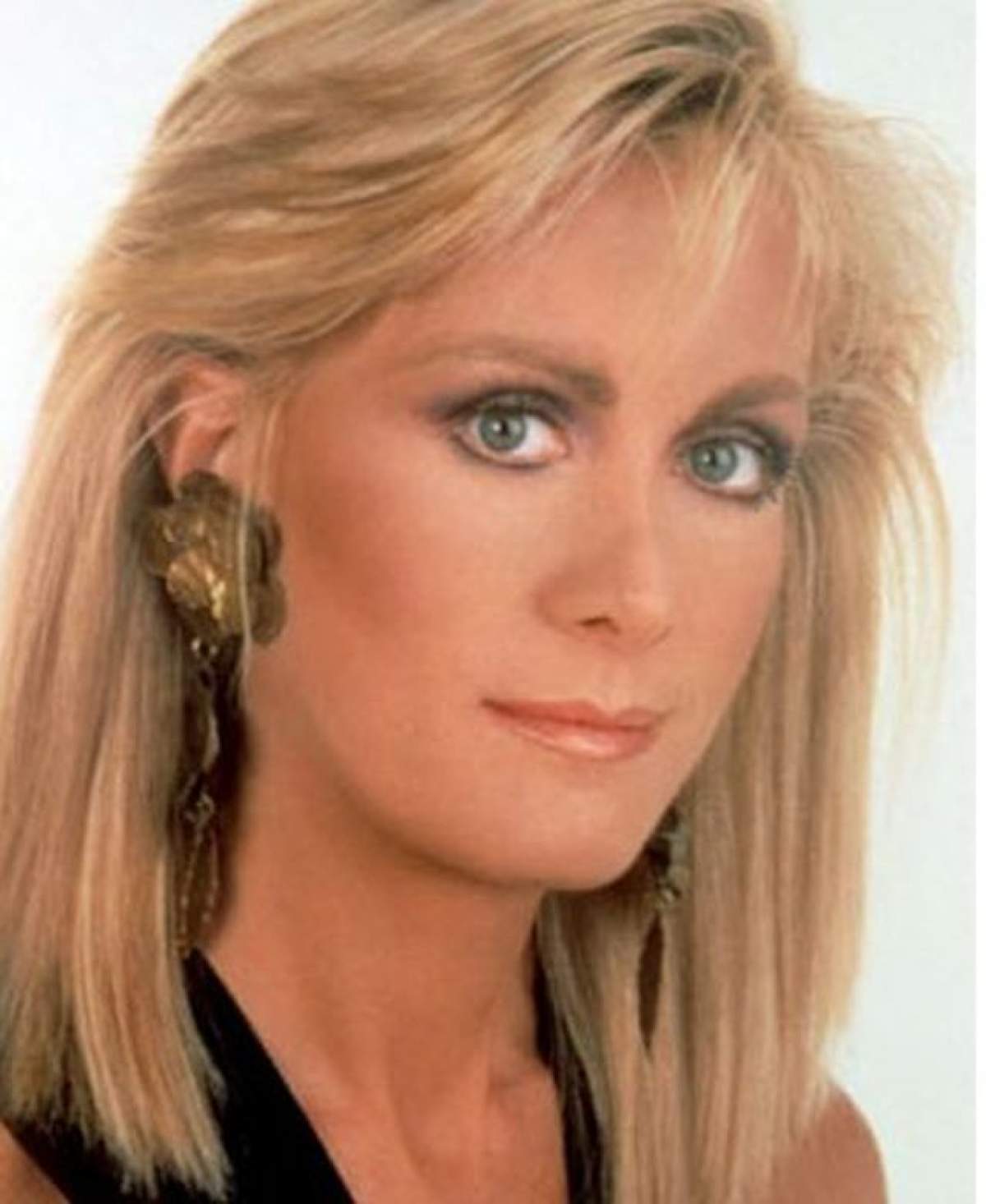 FOTO & VIDEO / Ţi-o mai aminteşti pe Joan Van Ark din "Dallas"? În tinereţe fura inimile bărbaţilor, dar acum este desfigurată de operaţiile estetice