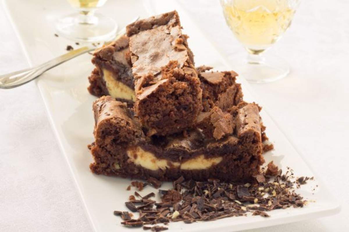 REŢETA ZILEI - SÂMBĂTĂ:  Prăjitură cu ciocolată şi alune de pădure, gata în cinci minute