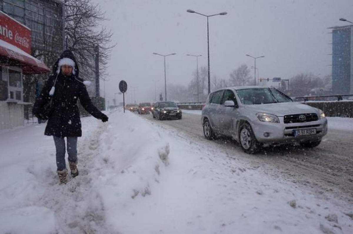 Amenzi de zeci de mii de lei în Capitală pentru că nu au fost curăţate trotuarele de zăpadă