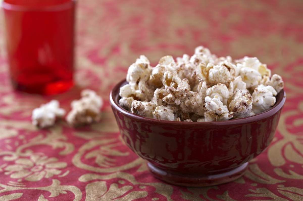 La asta nu te-ai fi aşteptat! Mănâncă floricele şi apucă-te de slăbit! Uite ce să pui în popcorn ca să dai kilogramele jos!