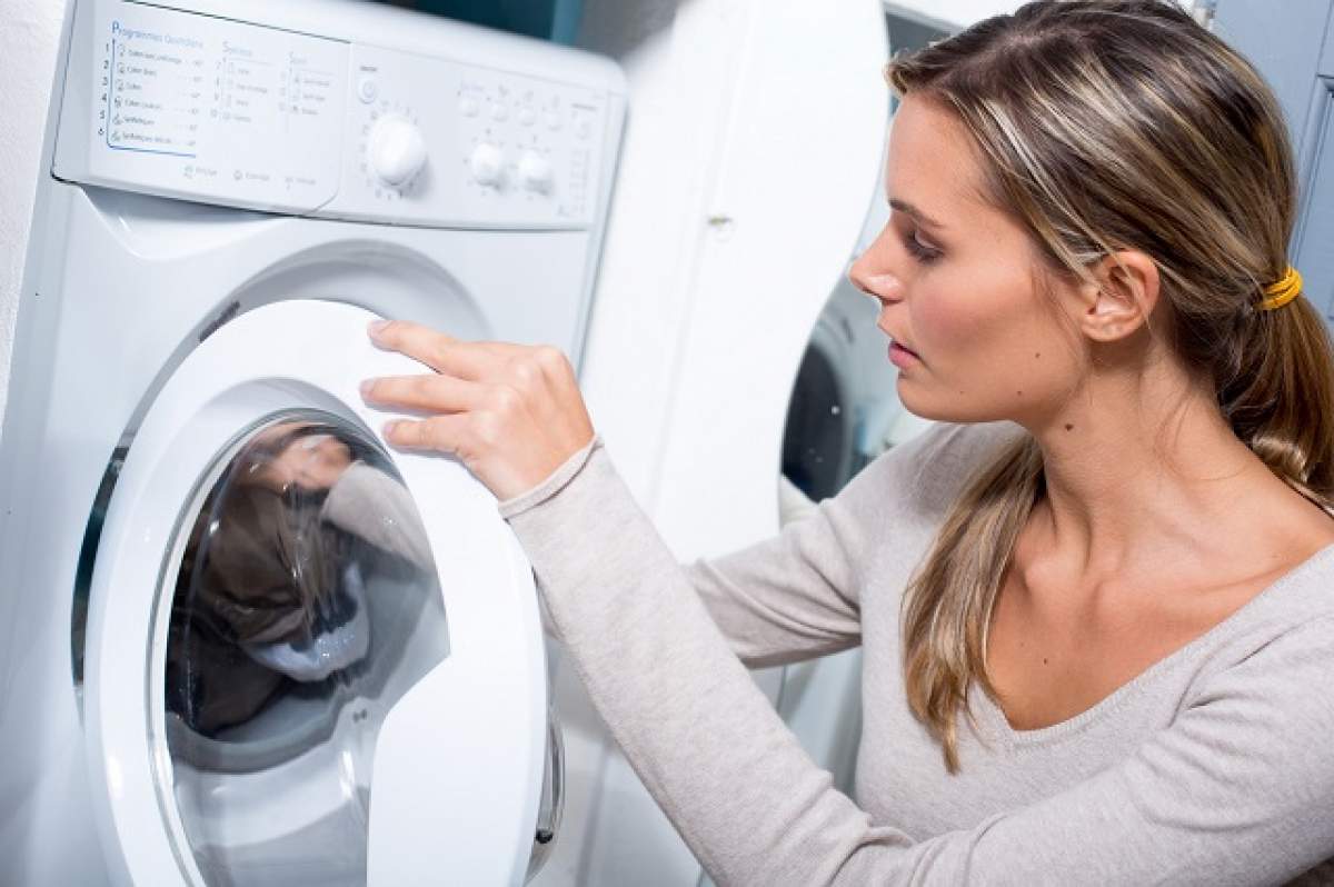 ÎNTREBAREA ZILEI - VINERI: Cum scapi de mucegaiul și mirosul neplăcut din mașina de spălat? Ai nevoie doar de două ingrediente simple