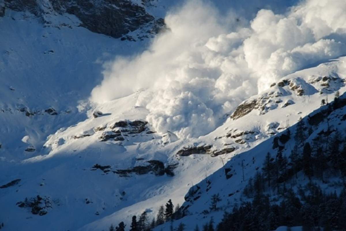 ULTIMĂ ORĂ! A fost emis COD ROŞU de avalanşe