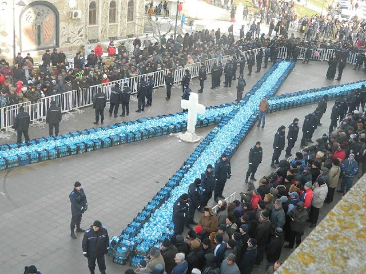 Afaceri necurate, cu apă sfinţită! Preafericitului Daniel i s-a arătat... concurenţa!